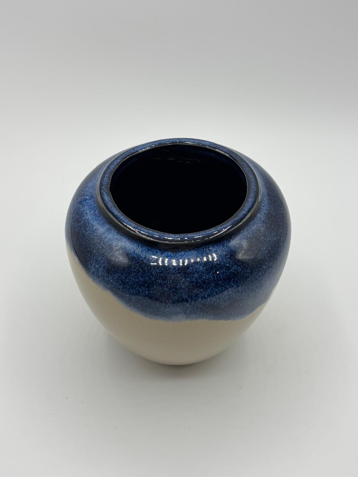 Vase blue