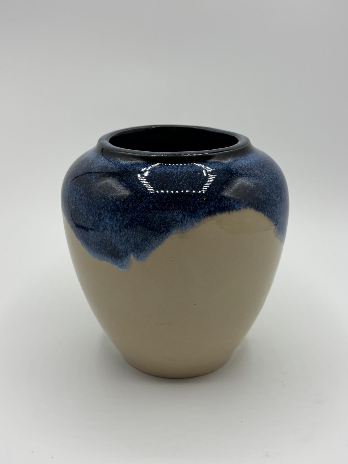 Vase blue